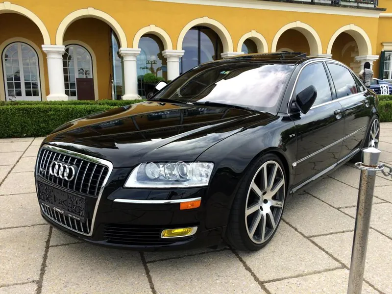 Audi A8 in Schwarz