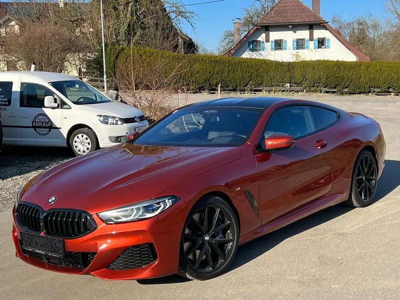 BMW 8er Coupé in Rot