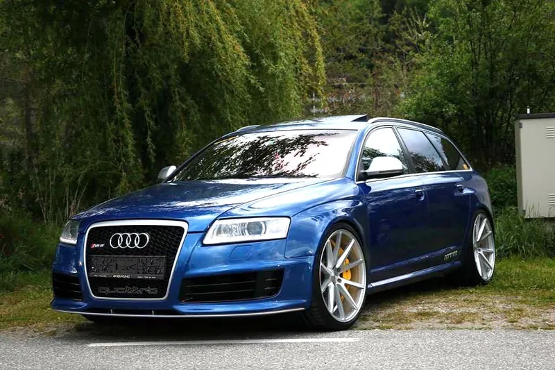 Audi RS6 Avant in Blau