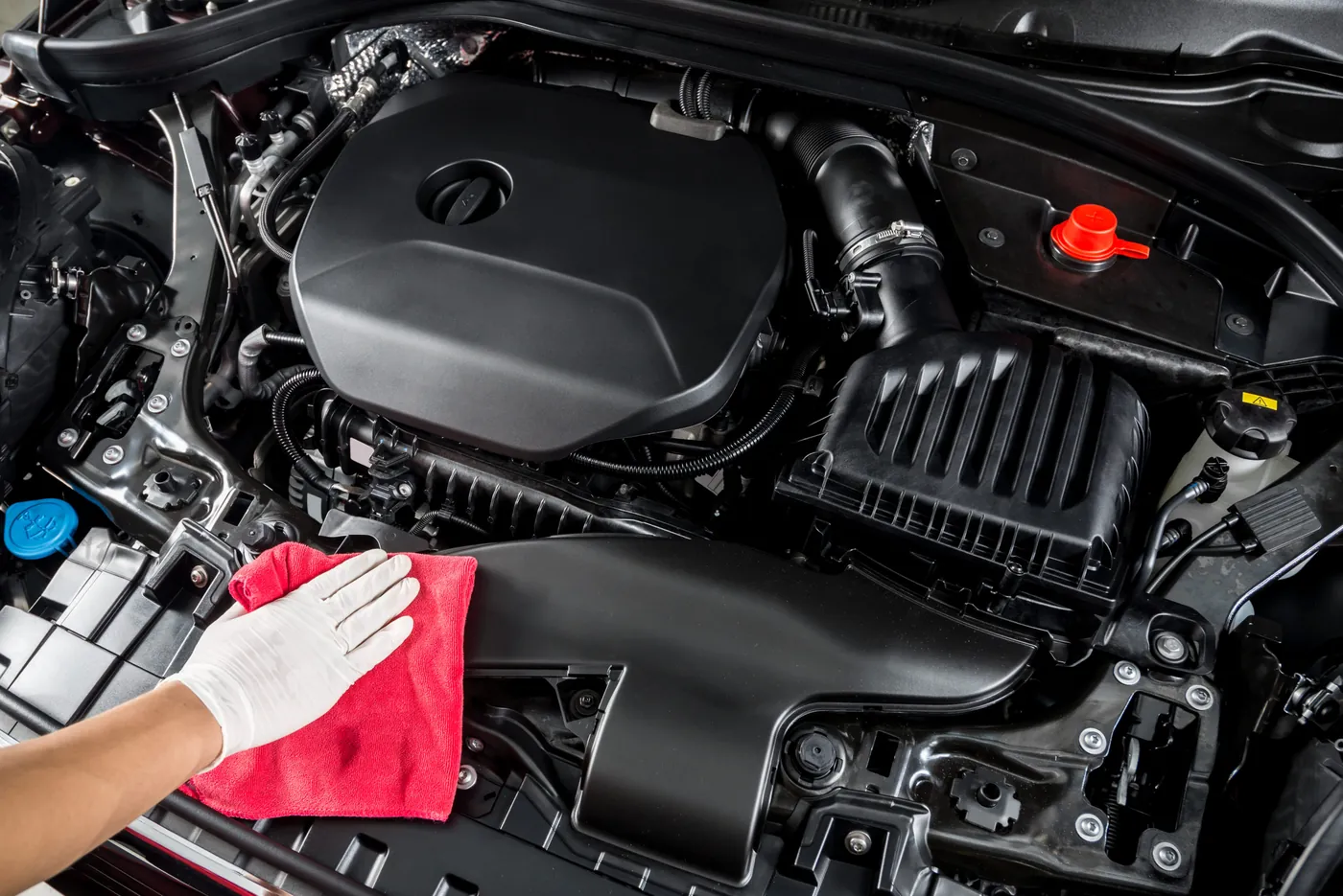 Motorraum wird gereinigt